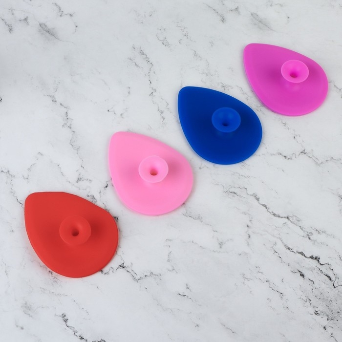 Щётка для умывания &laquo;Капля&raquo; на присоске, 9 &times; 7 см, цвет МИКС