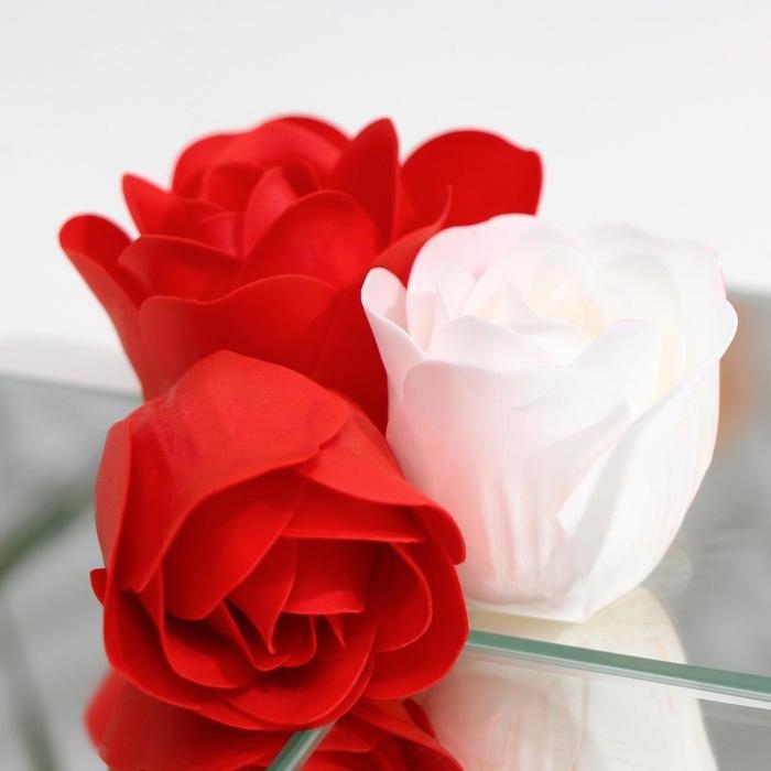 Мыльные розочки, красные и белые, набор 9 шт. Мыльные розочки, красные и белые, набор 9 шт.