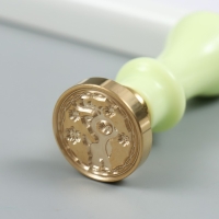 Печать для сургуча с пластиковой ручкой "Оленёнок и снежинки" 2,5х2,5 см