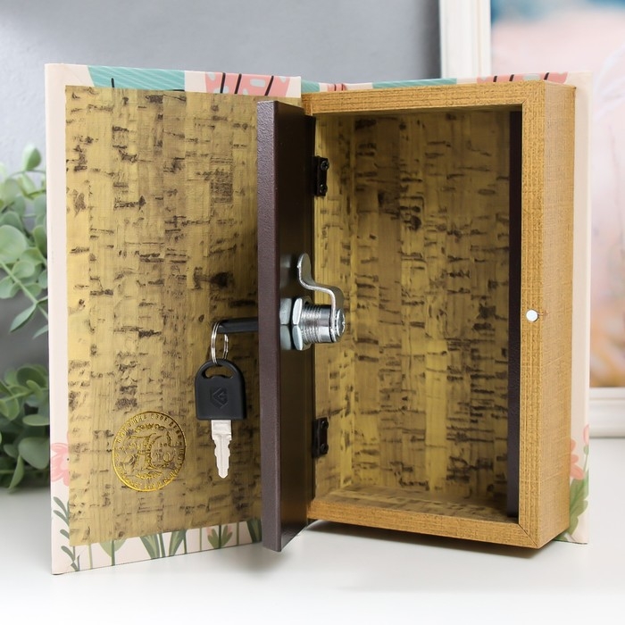 Сейф-книга дерево кожзам Сейф-книга дерево кожзам "Рука в руке" 21х13х5 см