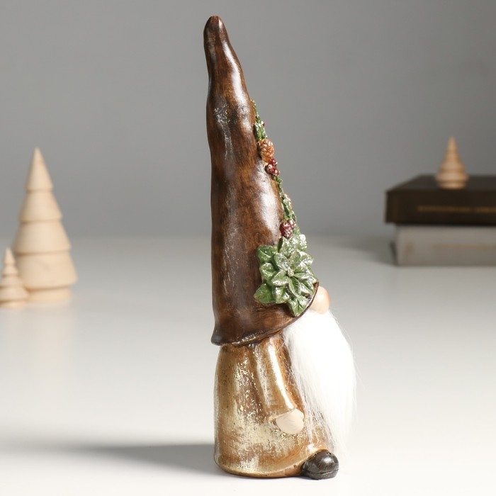 Сувенир полистоун "Дед Мороз в колпаке с еловой веткой и шишками" 9х7,5х25,5 см