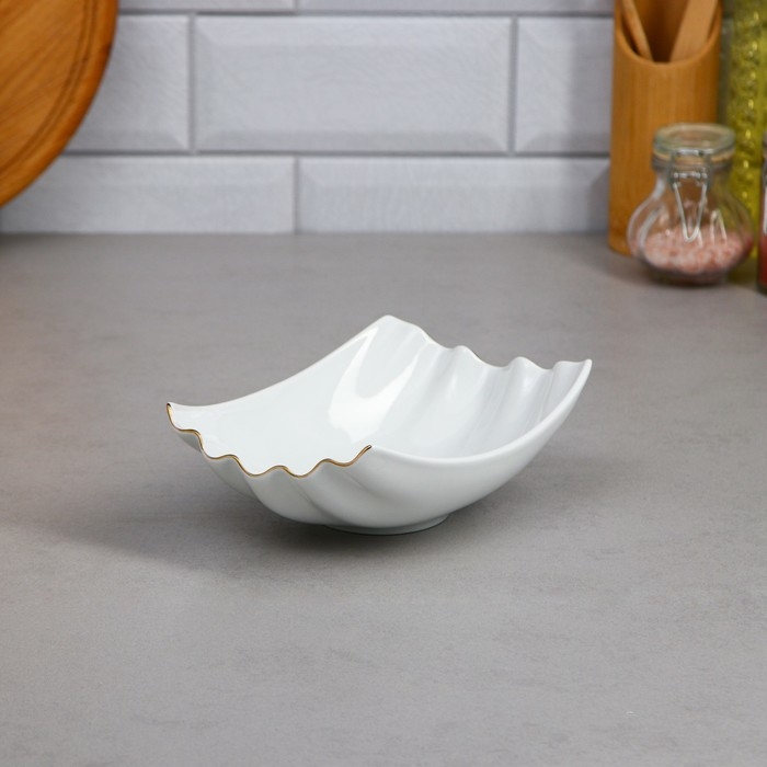 Набор пиал, 3 предмета, малые, золотая обводка, фарфор, Иран Набор пиал, 3 предмета, малые, золотая обводка, фарфор, Иран