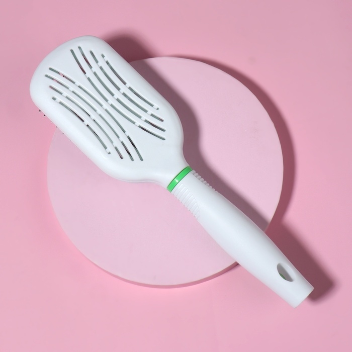 Расчёска массажная, вентилируемая, 6,5 × 23,5 см, цвет белый/зелёный Расчёска массажная, вентилируемая, 6,5 × 23,5 см, цвет белый/зелёный