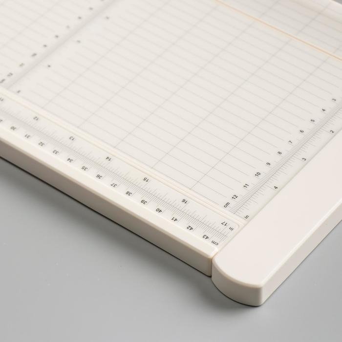 Резак и биговальная доска для бумаги пластик 2х21х38 см Резак и биговальная доска для бумаги пластик 2х21х38 см