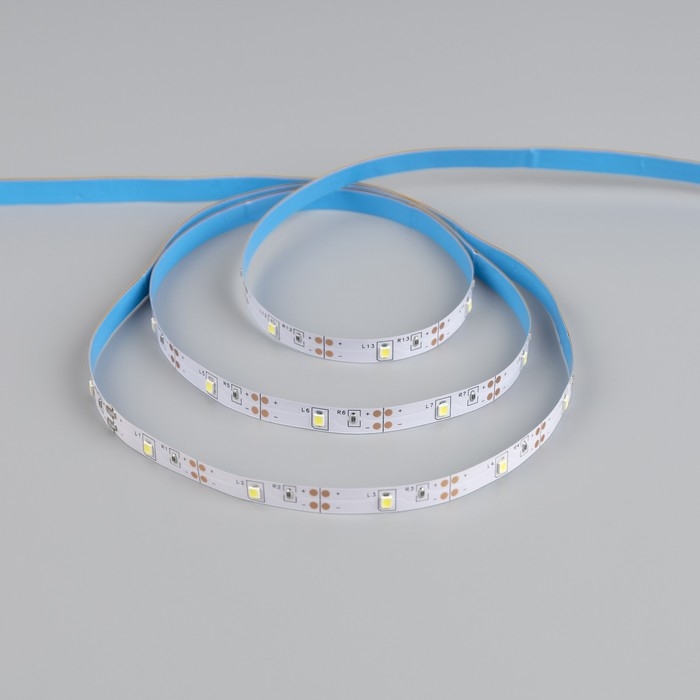 Светодиодная лента Luazon Lighting 3 м, IP20, SMD2835, 30 LED/м, батарейки 3хАА (нет в комплекте), 6000К Светодиодная лента Luazon Lighting 3 м, IP20, SMD2835, 30 LED/м, батарейки 3хАА (нет в комплекте), 6000К