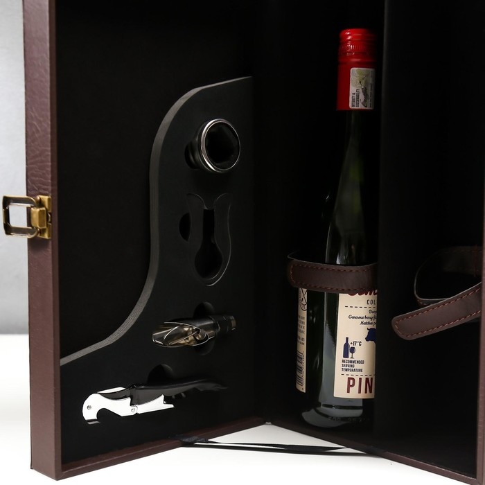 Шкатулка дерево, кожзам для 2 бутылок "Стёганная клетка" 4 предмета 34,5х19,5х12 см