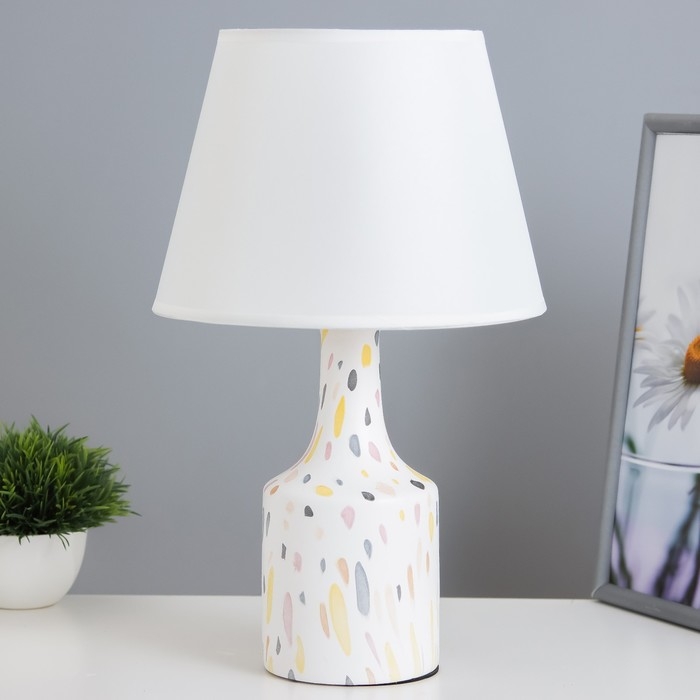 Настольная лампа "Изель" E14 40Вт белый 22,5х22,5х37 см RISALUX