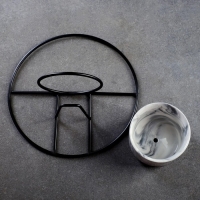 Горшок настенный "Салли" с черной подставкой, 17х8х17см Горшок настенный "Салли" с черной подставкой, 17х8х17см