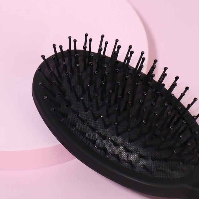 Расчёска массажная, прорезиненная ручка, 8 × 24 см, цвет чёрный/золотистый Расчёска массажная, прорезиненная ручка, 8 × 24 см, цвет чёрный/золотистый