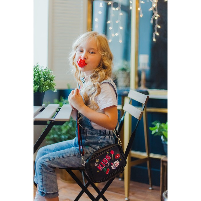 Сумка детская для девочки Kiss, искусственная кожа, на ремешке, чёрная, 18х6х11 см Сумка детская для девочки Kiss, искусственная кожа, на ремешке, чёрная, 18х6х11 см