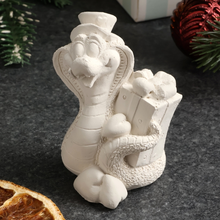 Новый год. Символ 2025. Фигура для раскраски Новый год. Символ 2025. Фигура для раскраски "Змея с подарком" 6х4х4см