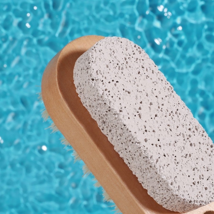 Пемза для педикюра с щёткой, с подвесом, натуральная щетина, 9,5 &times; 4 см, в коробке, цвет бежевый