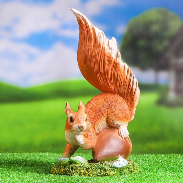 Садовая фигура Садовая фигура "Белка на большом орехе" 30х17х12см