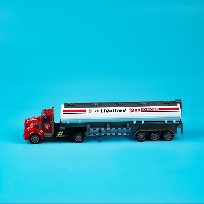 Грузовик &laquo;Бензовоз&raquo;, инерция, 1:48