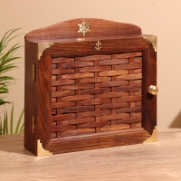 Ключница "Капитан" 18х9х31 см, дерево шишам Ключница "Капитан" 18х9х31 см, дерево шишам