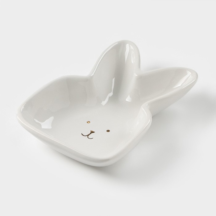 Блюдо Доляна &laquo;Зайка в золотом&raquo;, 6,5&times;12&times;3,5 см, цвет белый