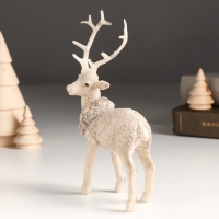 Сувенир полистоун "Серебристый олень с венком на шее" 8,6х4,5х15 см Сувенир полистоун "Серебристый олень с венком на шее" 8,6х4,5х15 см