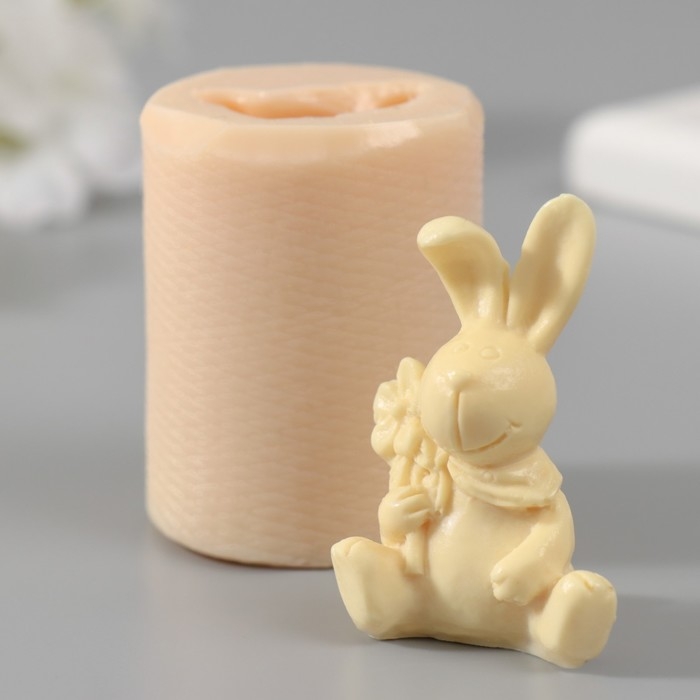 Молд силиконовый Молд силиконовый "Заяц с букетом" 3,8х2,7х5,4 см МИКС