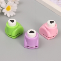 Дырокол фигурный "Сердечко" d=1 см 3х2,5х3 см МИКС Дырокол фигурный "Сердечко" d=1 см 3х2,5х3 см МИКС