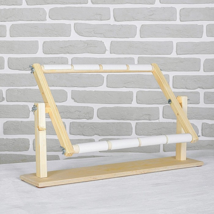 Пяльцы-рамка для вышивания, 30 &times; 40 см, с подставкой, цвет светлое дерево