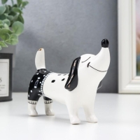 Сувенир керамика "Такса в шортах" бело-чёрный 9,3х5,3х13,7 см