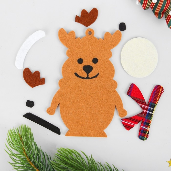Набор для творчества - создай ёлочное украшение из фетра &laquo;Олень в шарфике&raquo;