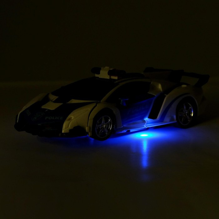 Робот радиоуправляемый «Полицейский», световые эффекты, трансформируется с пульта Робот радиоуправляемый «Полицейский», световые эффекты, трансформируется с пульта