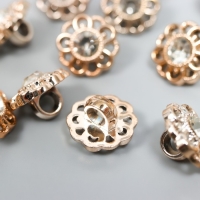 Пуговицы пластик для творчества на ножке "Цветок со стразой" набор 15 шт золото 1,2х1,2 см