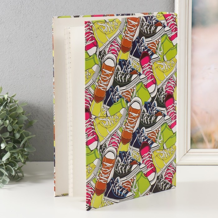 Фотоальбом на 180 фото 10х15 см "Кеды" бумажные листы МИКС 32,5х4,5х22,5 см