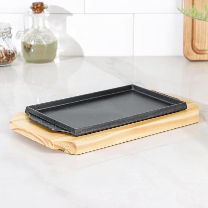 Сковорода чугунная «Прямоугольник», 25×14 см, на деревянной подставке Сковорода чугунная «Прямоугольник», 25×14 см, на деревянной подставке