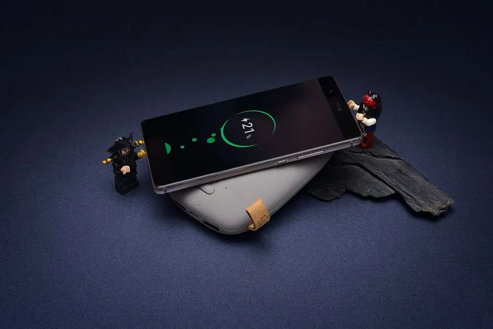 Аккумулятор с беспроводной зарядкой Pebble Wireless 9000 мАч, серо-синий Аккумулятор с беспроводной зарядкой Pebble Wireless 9000 мАч, серо-синий