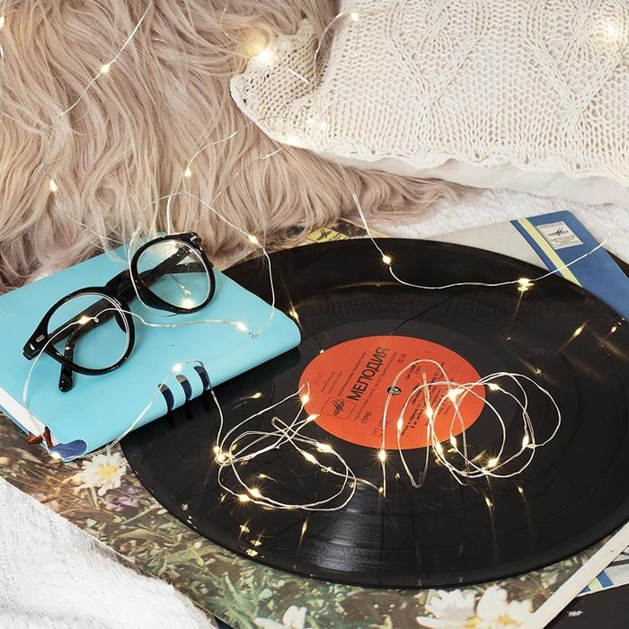 Гирлянда «Нить» 5 м роса, IP20, серебристая нить, 50 LED, батарейки CR2032х2 (в комплекте), свечение тёплое белое Гирлянда «Нить» 5 м роса, IP20, серебристая нить, 50 LED, батарейки CR2032х2 (в комплекте), свечение тёплое белое