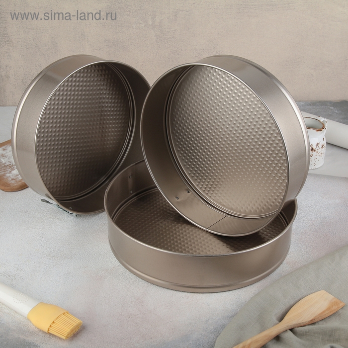 Набор форм для выпечки Доляна «Круг. Рэнди», 3 предмета: d=24/26/28 см, съёмное дно, антипригарное покрытие, цвет золотой Набор форм для выпечки Доляна «Круг. Рэнди», 3 предмета: d=24/26/28 см, съёмное дно, антипригарное покрытие, цвет золотой