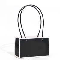 Сумка для цветов черная влагостойкая, 22x10.5x13.5 см Сумка для цветов черная влагостойкая, 22x10.5x13.5 см