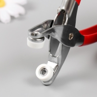 Инструмент для установки люверсов 14,5х5 см + люверсы 50 шт 9,5 мм + шкатулка 9,7х17х2,1 см Инструмент для установки люверсов 14,5х5 см + люверсы 50 шт 9,5 мм + шкатулка 9,7х17х2,1 см