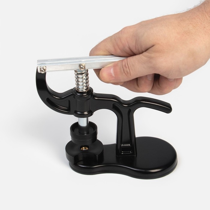 Пресс для закрытия задних крышек часов Пресс для закрытия задних крышек часов