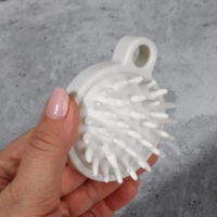 Щётка - массажёр для мытья головы, 8,5 × 6,8 × 3,6 см, цвет белый Щётка - массажёр для мытья головы, 8,5 × 6,8 × 3,6 см, цвет белый