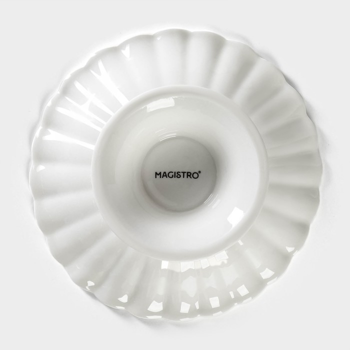 Подставка для тортов и десертов фарфоровая Magistro &laquo;Цветок&raquo;, d=15 см