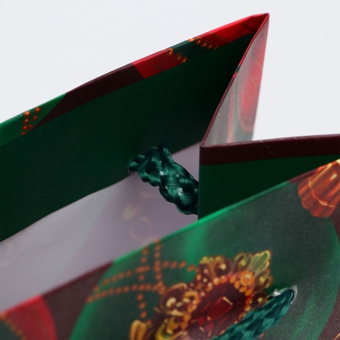 Новый год. Пакет подарочный новогодний под бутылку, упаковка Новый год. Пакет подарочный новогодний под бутылку, упаковка "Шары", 12 х 36 х 8,5 см.