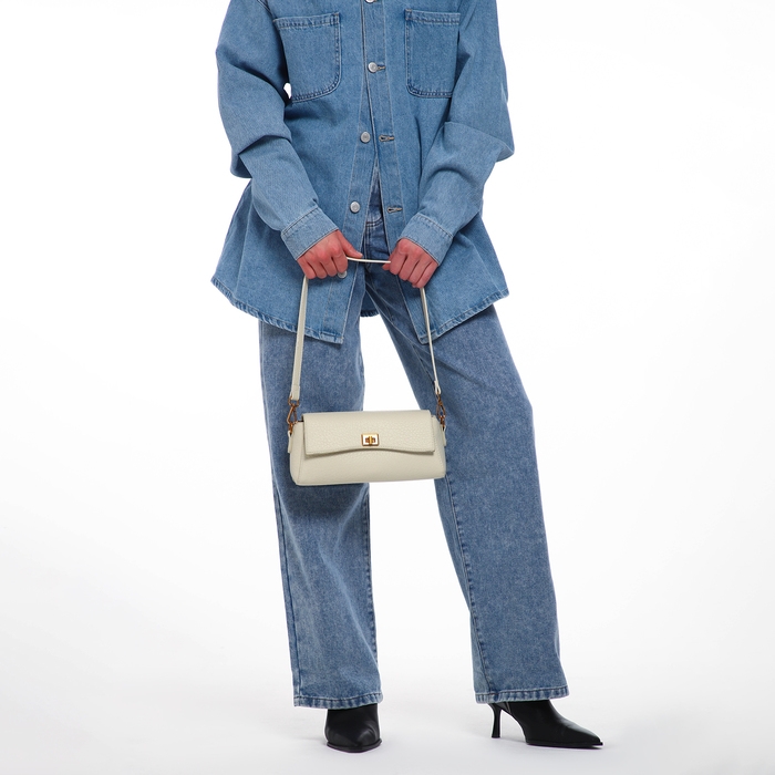 Сумка женская мессенджер на клапане TEXTURA, средний размер, цвет молочный Сумка женская мессенджер на клапане TEXTURA, средний размер, цвет молочный