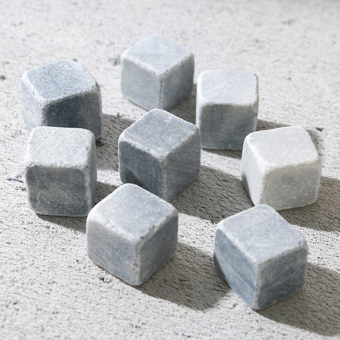 Подарочный набор косметики &laquo;На удачу&raquo;, гель для душа во флаконе виски 250 мл и камни для виски, Новый Год