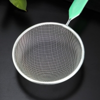 Сито для просеивания с ручкой Доляна «Хозяюшка», d=12 см, цвет зелёный Сито для просеивания с ручкой Доляна «Хозяюшка», d=12 см, цвет зелёный