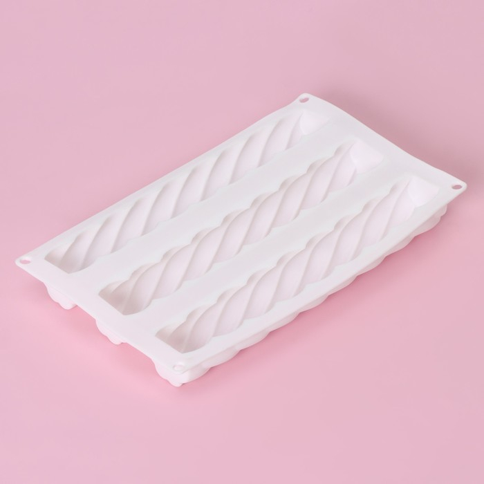 Форма для муссовых десертов и выпечки Доляна &laquo;Жгут&raquo;, силикон, 30&times;17,5&times;3,5 см, 3 ячейки (26,7&times;4,3 см), цвет белый