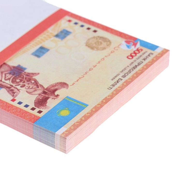 Пачка купюр "5000 тенге"