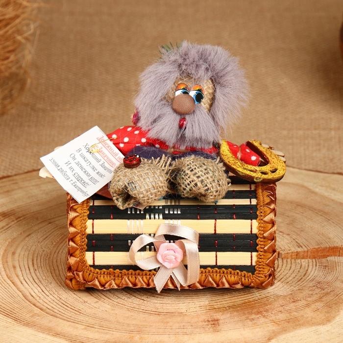 Оберег - шкатулка &laquo;Домовой&raquo;, на сундучке, 10х15х14 см, микс