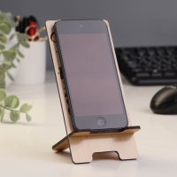 Подставка под телефон &laquo;Идеальна?Нет.Великолепна?Чертовски!&raquo;, 7&times;8&times;15 см