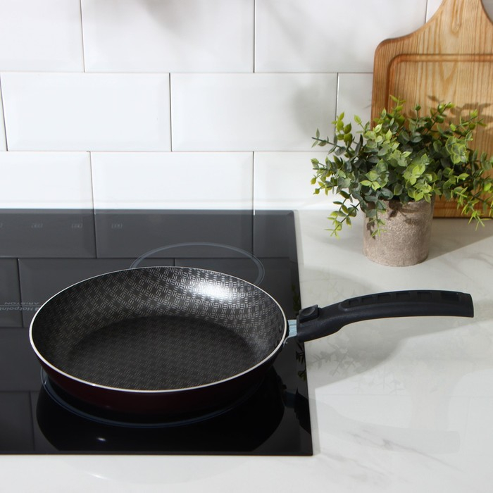 Сковорода «Хозяюшка», d=24 см, съёмная ручка, антипригарное покрытие, цвет бордовый Сковорода «Хозяюшка», d=24 см, съёмная ручка, антипригарное покрытие, цвет бордовый