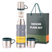 Набор "Мастер К": термос 680 мл и 3 кружки, сохраняет тепло 12 ч, серый Набор "Мастер К": термос 680 мл и 3 кружки, сохраняет тепло 12 ч, серый