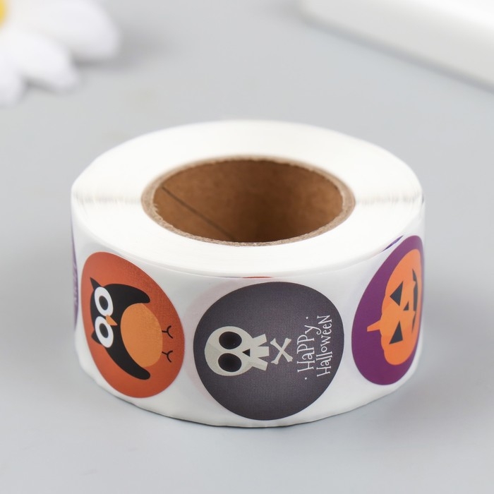 Наклейка бумага "Хэллоуин. Страшилки" d=2,5 см 500 шт в рулоне 3х6,5х6,5 см