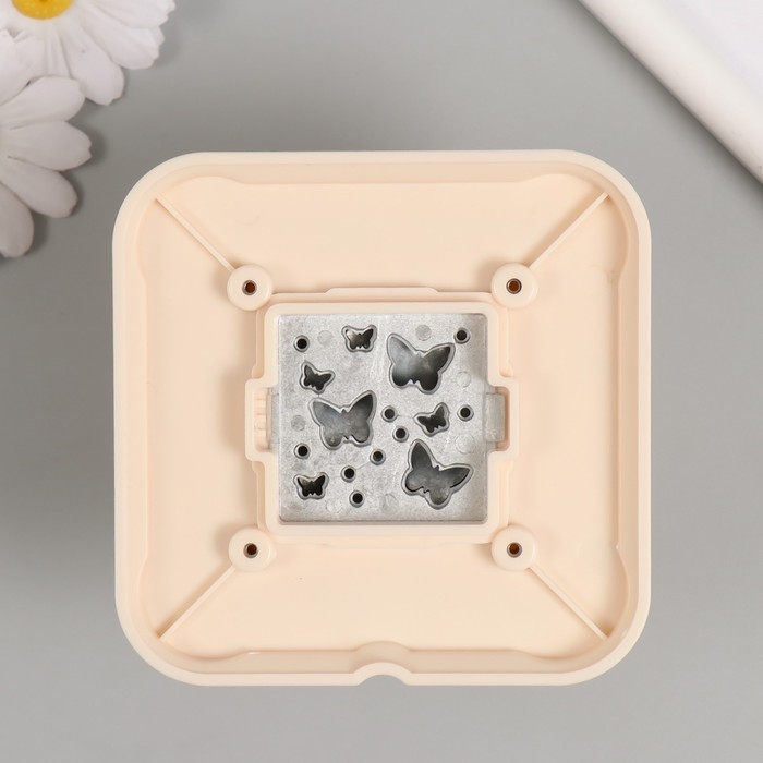 Дырокол фигурный рисунок 3,8х3,8 см Дырокол фигурный рисунок 3,8х3,8 см "Бабочки" 6.1х6,1х4,1 см